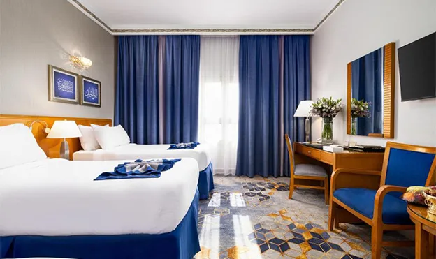 12 Nights 3 Star London Umrah Package