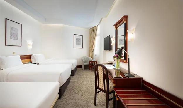14 Nights 3 Star London Umrah Package